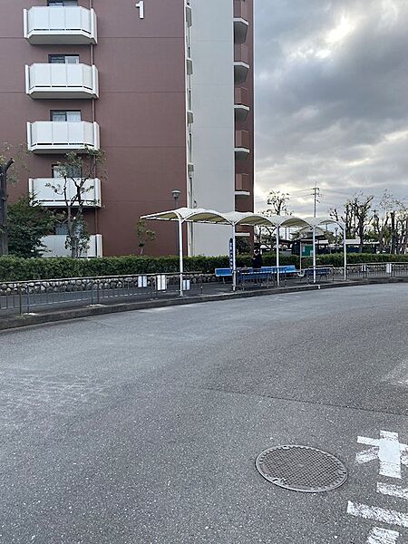 始発バス停は　時間の正確性　快適さ　　通勤通学のおいて大きなメリットの一つです。