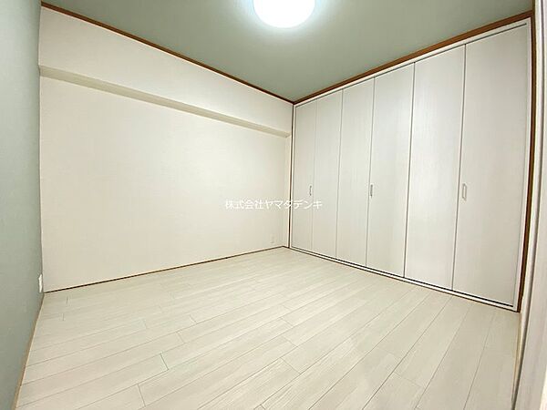 洋室は全室6帖の広さがあるので、主寝室やお子様のお部屋としても、趣味のお部屋としてもちょうど良いサイズ感です。