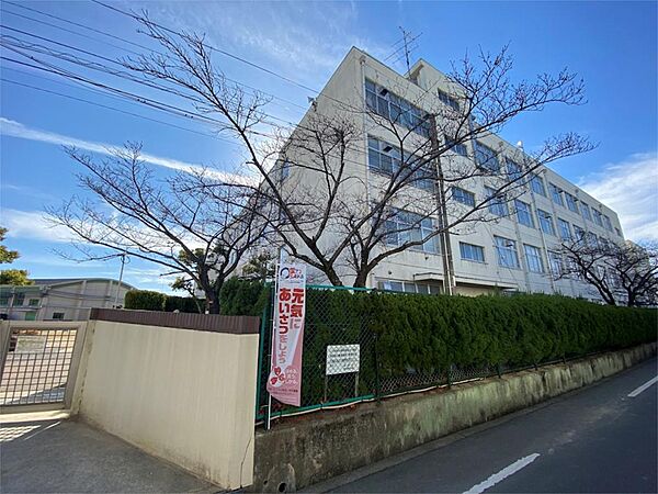 高槻市立土室小学校（720m）