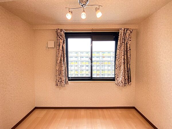 窓は2重サッシです。