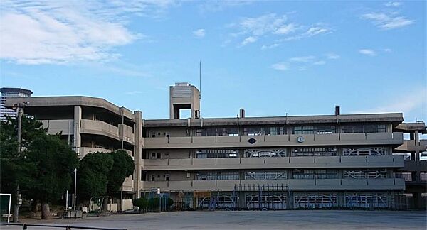 吹田市立吹田第三小学校（530m）