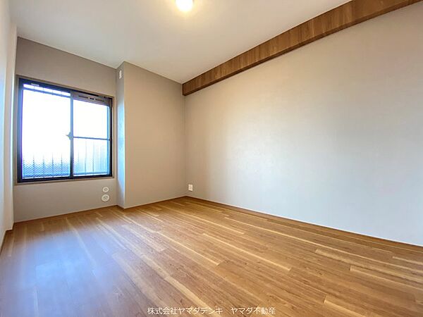洋室5.7帖　　　　　大きなクロ－ゼットのあるお部屋は寝室に