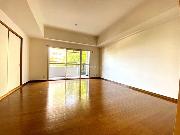明るく開放的なリビングは家族が自然と集まる憩いの空間です♪
