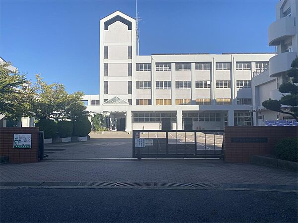 高槻市立阿武山中学校（310m）