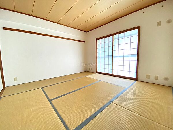 襖を開放して、和室と繋げて使うことも可能！ゆったりとお過ごしいただけます！