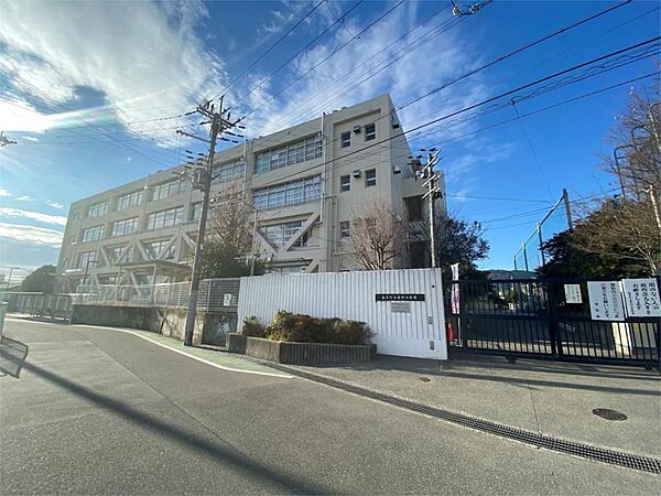島本町立第四小学校（498m）