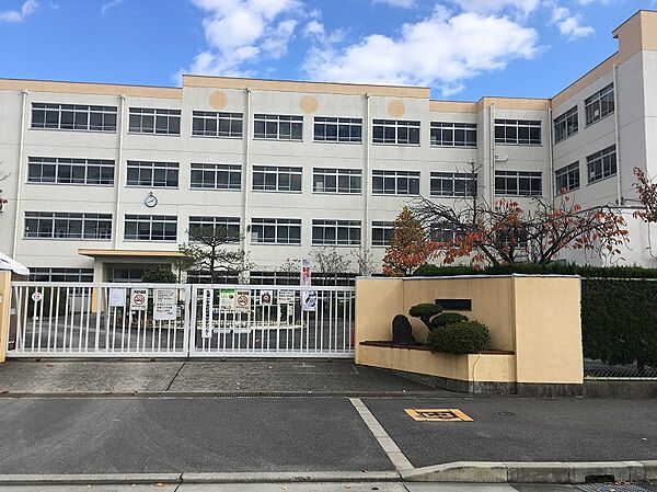 高槻市立丸橋小学校（836m）