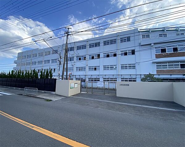 高槻市立第三中学校（623m）