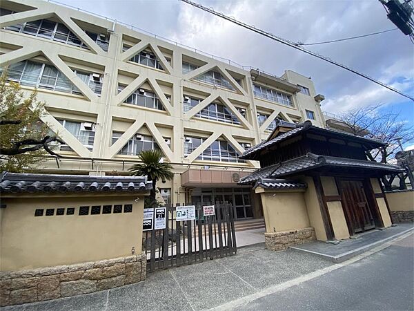 茨木市立茨木小学校（464m）