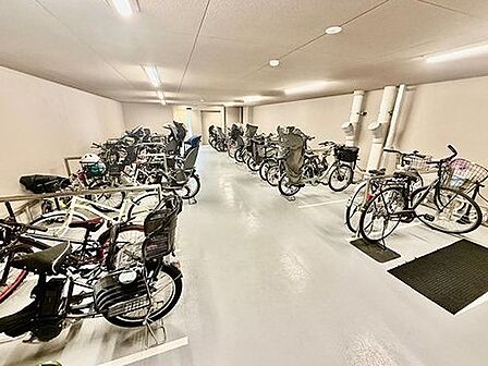 お買い物や通勤・通学に便利な駐輪場を完備。日常の移動をスムーズにサポートします。