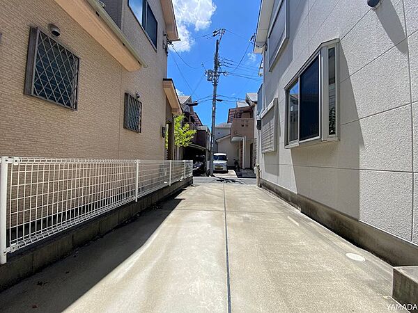 勝手口付近から撮影した駐車スペース
