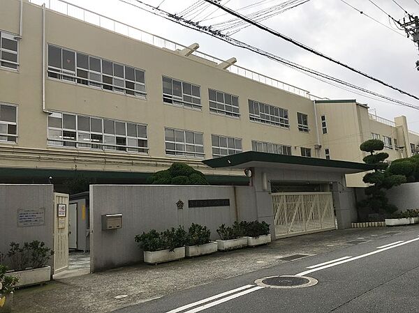 茨木市立大池小学校（873m）