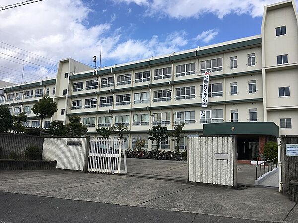茨木市立太田中学校（598m）