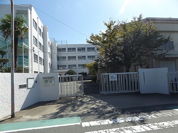 高槻市立冠小学校（402m）
