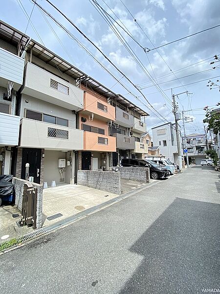 外壁・ベランダ塗装も実施したリフォーム済住宅です。是非お気軽に見学ください♪