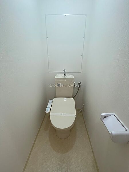 ウォシュレット機能付きのトイレです