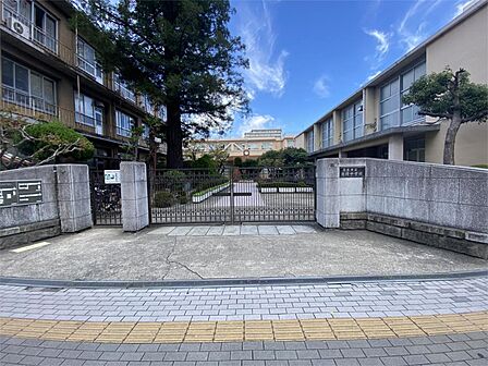 茨木市立養精中学校(709m)