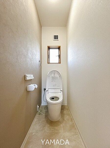 トイレは各階にあるので、朝や夜の忙しい時間帯もバタバタせずにお使い頂けます。ウォシュレット機能が搭載のトイレです。