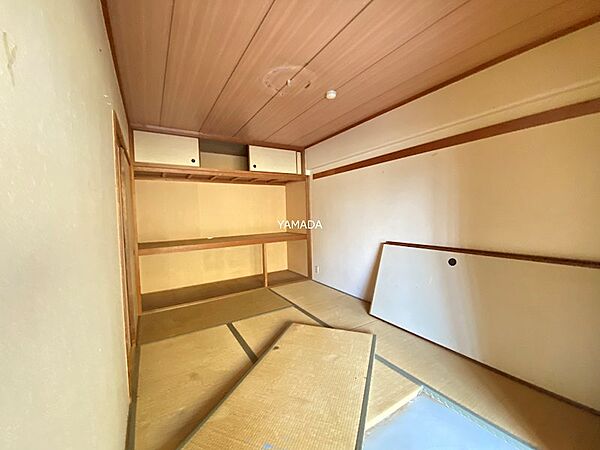 収納スペースがある和室。使い道が広がる居室空間です。