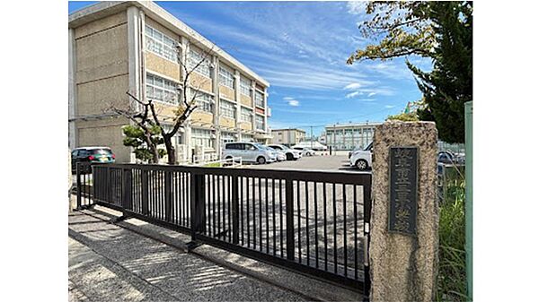 岐阜市立三里小学校（1015m）