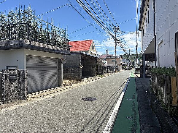 外観・前面道路