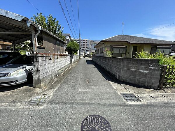 東側道路