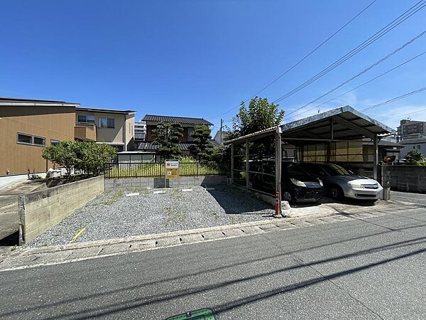 南側からの外観