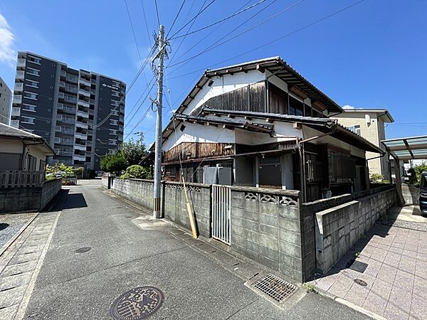 北側からの外観