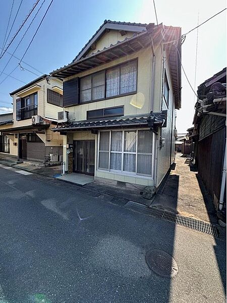 静かで落ち着いた雰囲気の生活環境。いつでも海に行けるのも魅力の一つ！