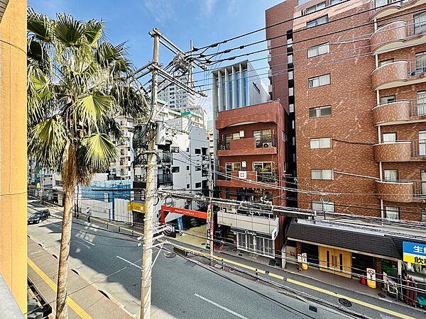 今泉の街並みが見れるバルコニーです♪