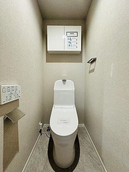 少ない水でしっかり洗浄する「トルネード洗浄」のトイレです♪