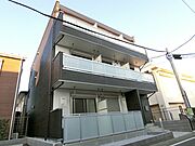 腰越駅より徒歩10分 築7年8ヶ月 3階建の賃貸物件