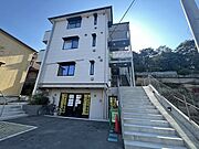 腰越駅より徒歩5分 築5年1ヶ月 3階建の賃貸物件