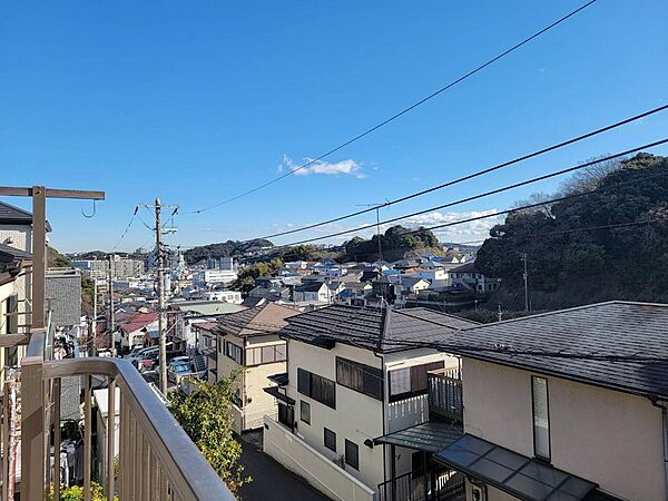 既存建物2階からの眺望東南側が開けているので、1日を通して明るい陽が差し込みます。