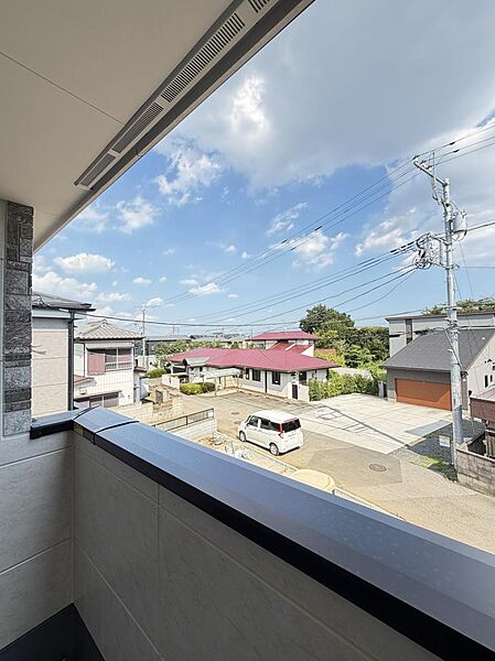 駅徒歩9分のタイパ重視の新築物件です。広いお庭でスローライフを！当日の内覧も大歓迎です。地元、北本でお手続きも完了いたします。【はなさきライフデザイン（株）】電話：０４８－５９４－７５９６