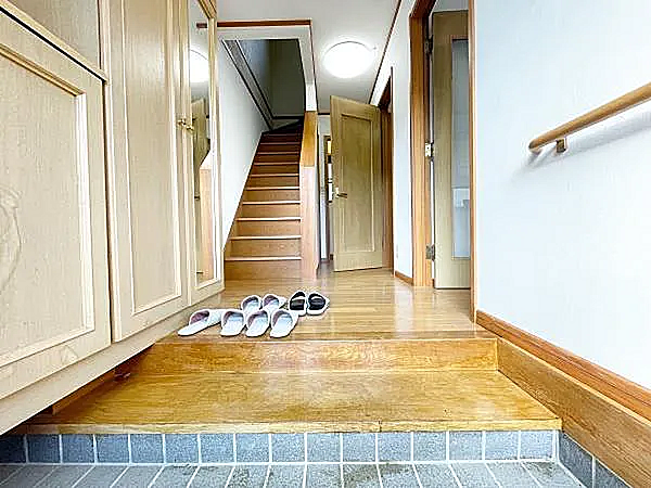 玄関を入って内部を見たところです。