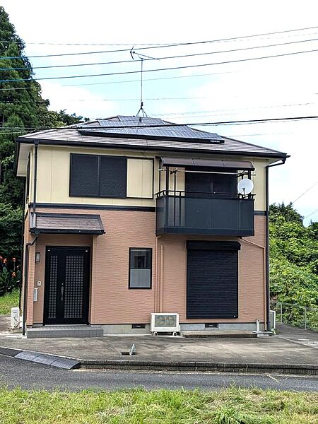 屋根の太陽光パネルです。