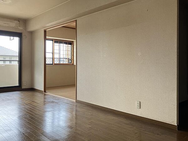 LDKと和室が隣接しているので、続き間として利用してもよさそうです。