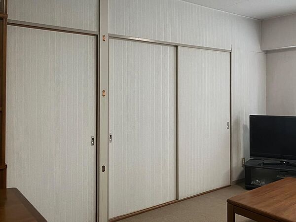 リビング隣接のお部屋の戸を閉めたところ。