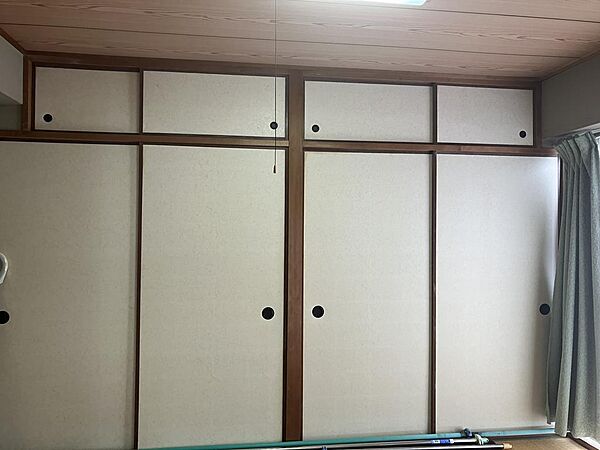 和室の押入れです。収納力があります。