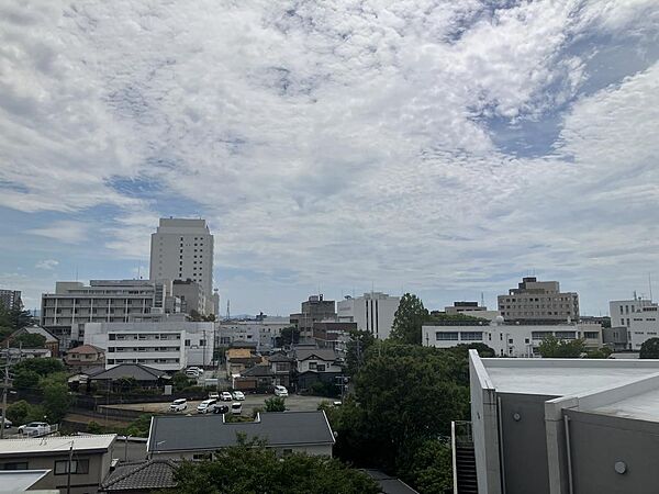 6階で前面に棟が無いので眺望も良いお部屋となっています。