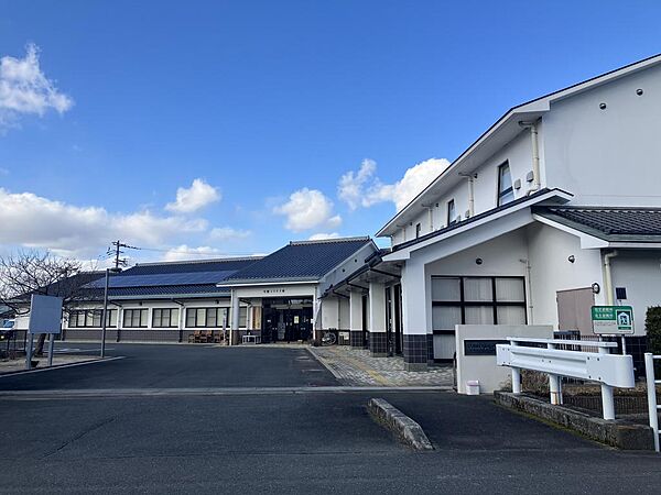徒歩1分（70ｍ）程のところに避難所となるコミュニティセンターがあります。