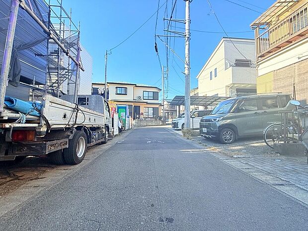 前面道路含む現地外観写真