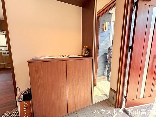 お気に入りの絵を飾って、自分らしく彩る楽しみも。