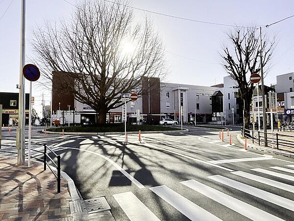 【 高根公団駅 】 2,200ｍ　徒歩28分。バス便も利用できます。