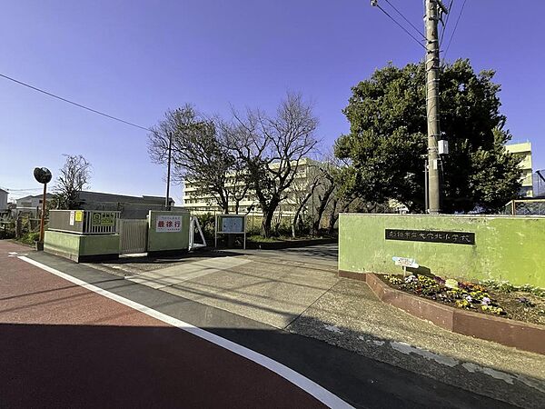 【 大穴北小学校 】 550ｍ　徒歩7分。
