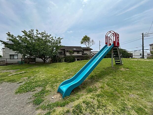 七里ガ浜カモメ公園 徒歩3分。 170m