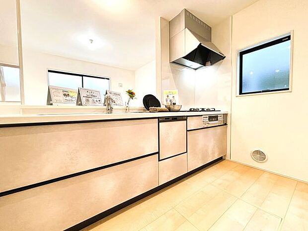 食洗機付きのシステムキッチン。