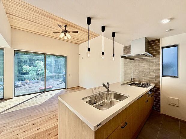 開放感のある対面キッチン。