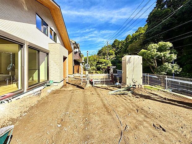 建築家が手掛けた「平屋風2階建」鎌倉プロジェクト！カースペースは並列2台分。